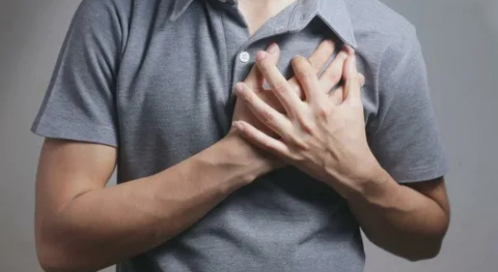 “One Month Before a Heart Attack: 6 Warning Signs Your Body May Be Giving You”